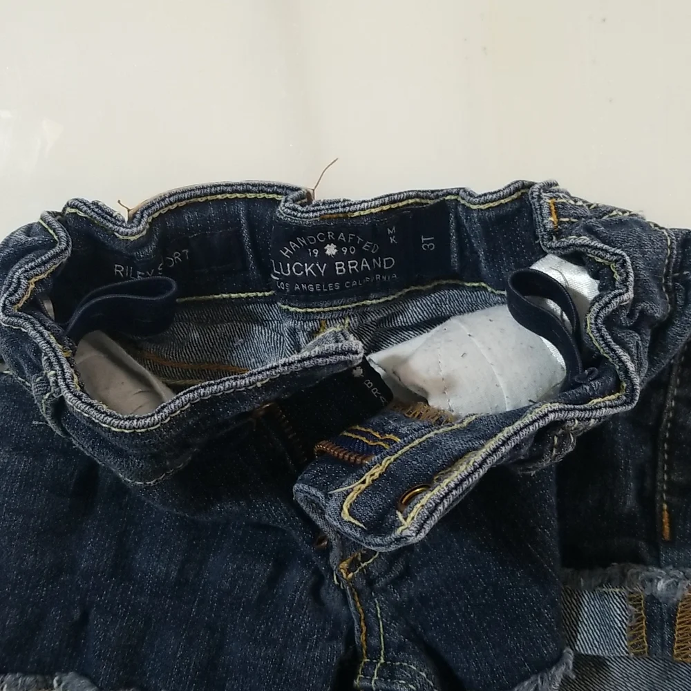 Lucky Brand Shorts - Picture 3 of 3